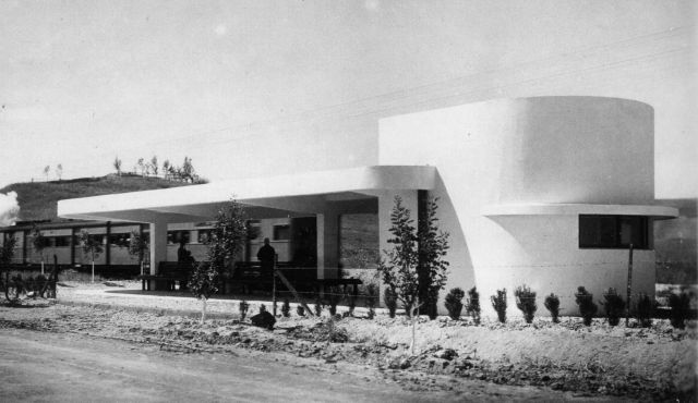 DouglasPClement's tweet photo. @mod_in_metro A station on the former Hejaz Railway from Damascus to Medina, then and now. From the @UNESCO website: https://t.co/pJLdktmwSJ https://t.co/qtSKZqEPBN