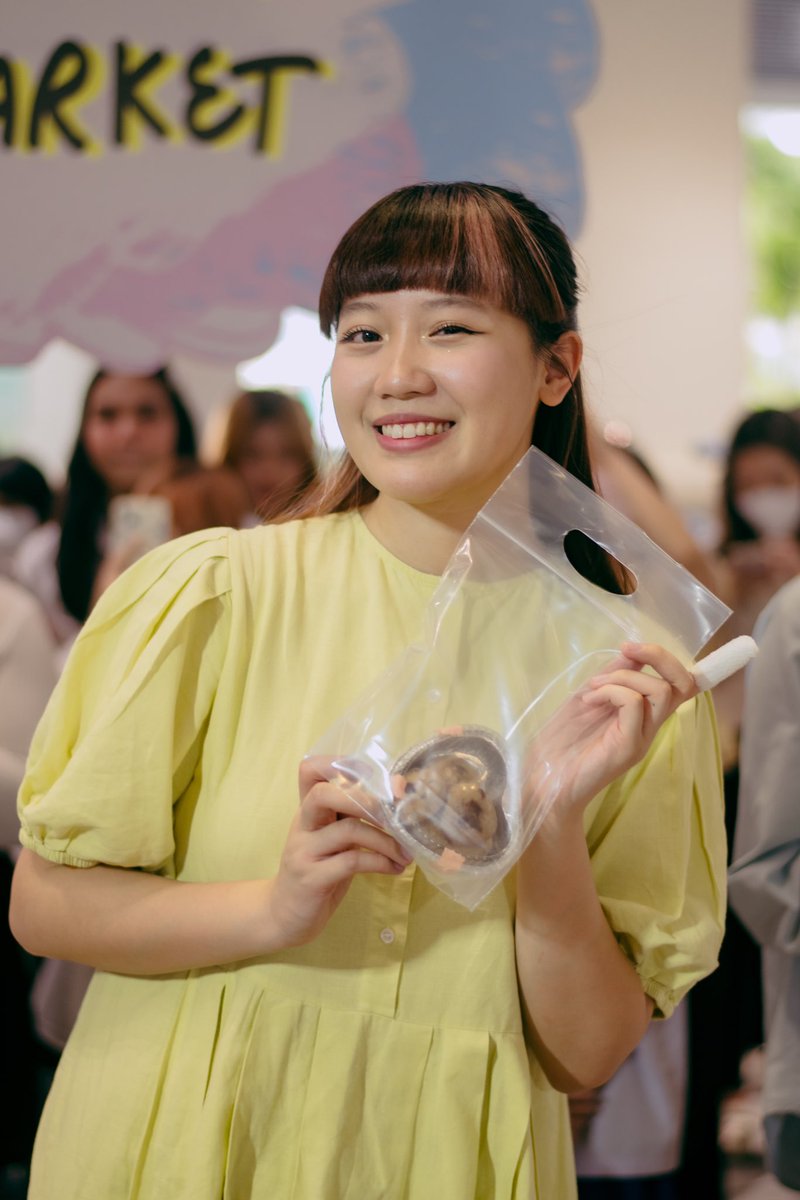Bancha_Panya's tweet photo. มาเป็นแม่ค้าชั่วคราว ��
#Cakethy
#SeriousBacon
#GoingToMeet
#samyanmitrtownmuzikmarket2 https://t.co/LrsjV6bxFv