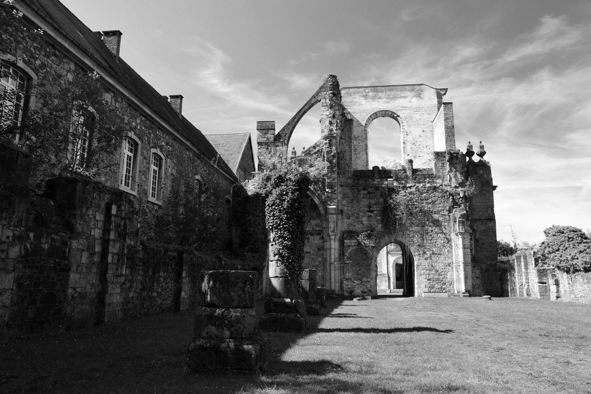 IngridFeyens's tweet photo. #abbaye d'aulne #thuin https://t.co/kBluK4i4AJ