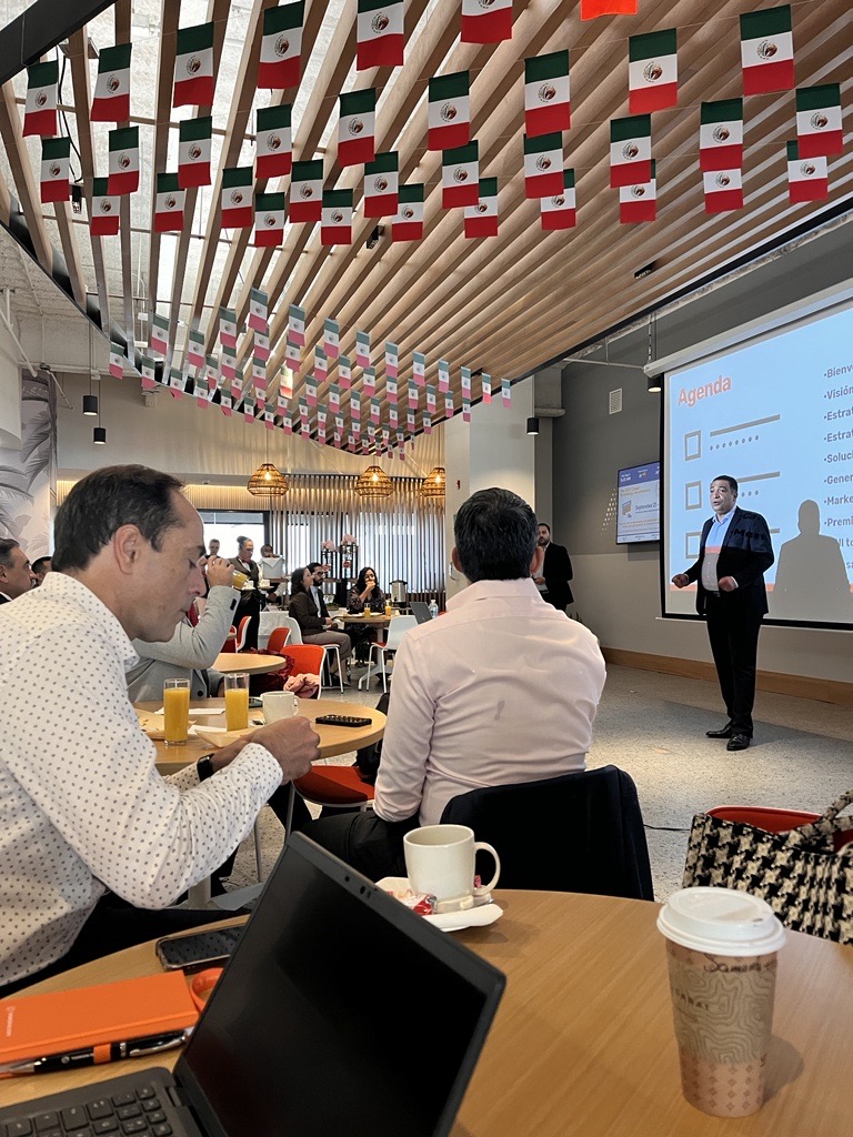 fin_sol_'s tweet photo. #FSPartner | ¡Financial Solutions en el Partners Day con Thomson Reuters México! Este evento estratégico es una oportunidad para los partners de alinear estrategias, sumergirse en los datos de mercado más actuales y fortalecer aún más nuestras relaciones. https://t.co/pZ6bKe3EvD