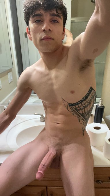 Don&rsquo;t touch it unless you finna make me bust https://t.co/4yolYiSFTB