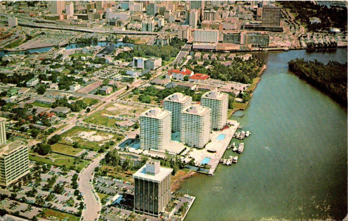 SoFloCREguy's tweet photo. It’s grown so much and so quickly in the past few decades. Here’s Brickell 35 years ago versus today. (Credit: @OmarMora1es ) https://t.co/TYvGF1ruc8