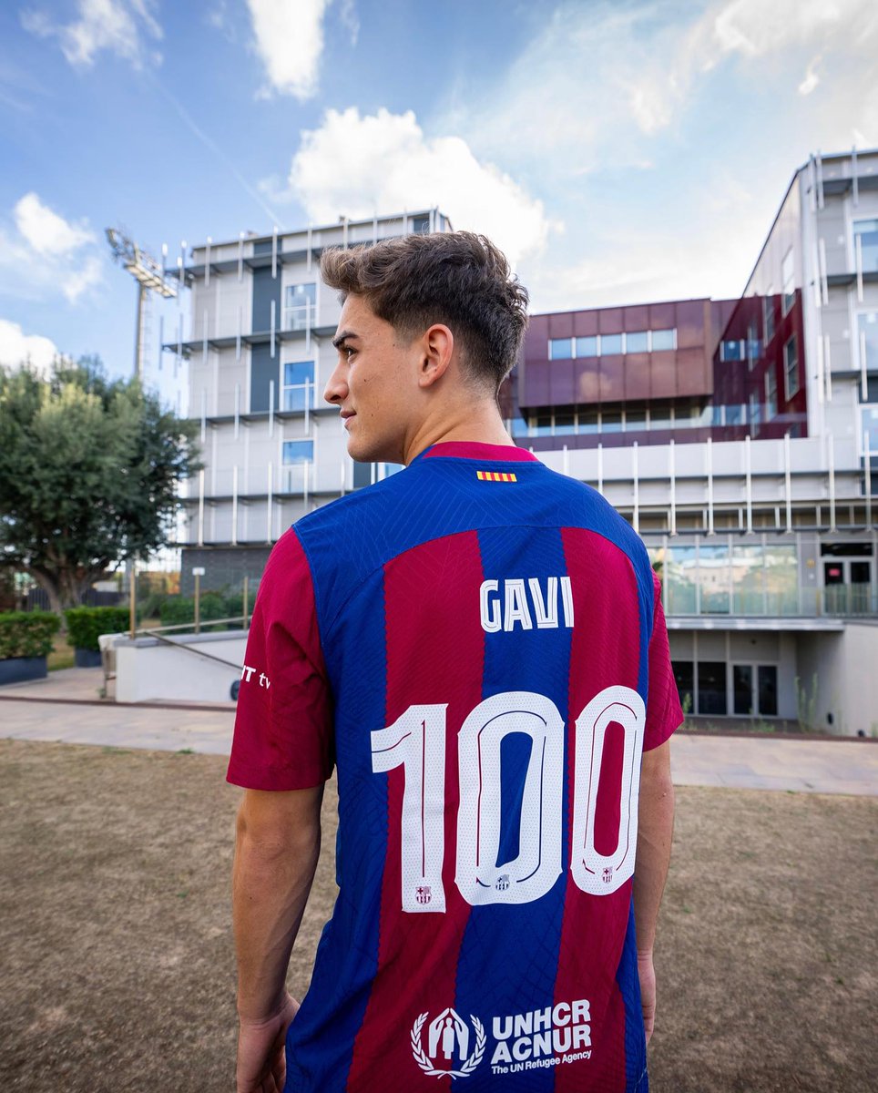 InvictosSomos's tweet photo. Con ustedes, el futbolista más joven en alcanzar los ¡¡100 PARTIDOS OFICIALES!! con el FC Barcelona. Gavi lo logró con apenas 19 años y 27 días. Superó a Bojan, Pedri, Ansu Fati y Lionel Messi para adueñarse de este récord. TALENTO DE LA MASÍA.