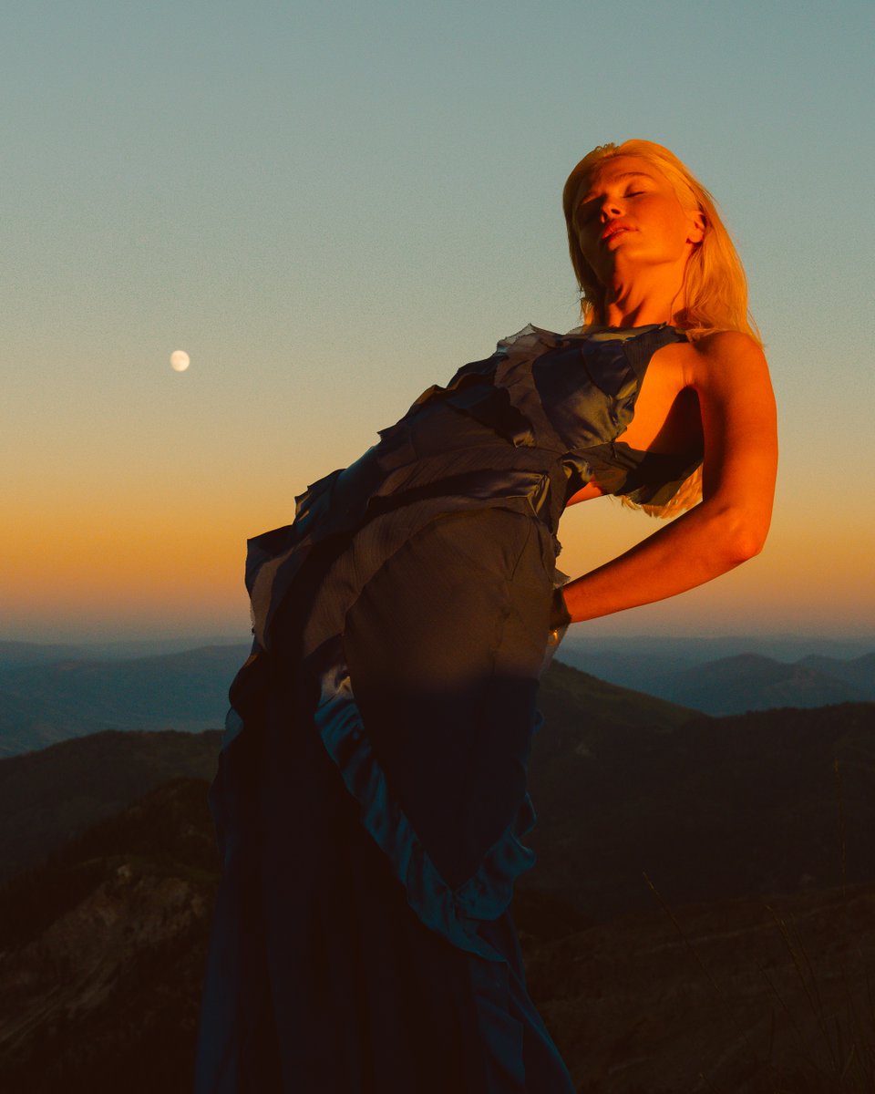 SonyAlpha's tweet image. More #SonyKandoTrip magic. Shot by Sony #AlphaCollective member @danexisaac using Sony Alpha 7R V + 50mm F1.4 GM lens. Dane says, "Our session felt like a ceremony celebrating the descension of the Sun and the ascension of the moon." ISO 800 | 1/250 | F11 #SonyAlpha