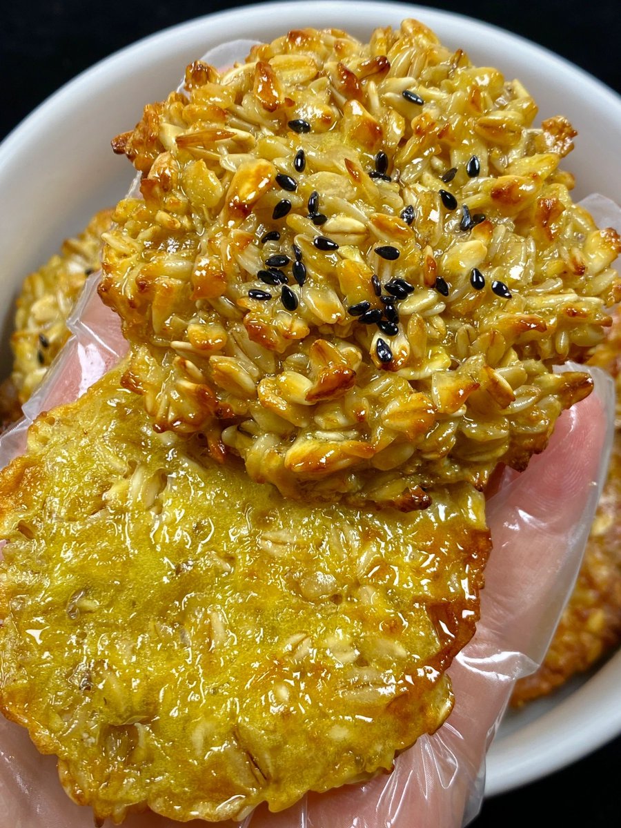 roro117685's tweet photo. I really didn't expect the egg oatmeal cookies to be so flavorful, caramelized and crispy, creamy and tasted like waffles!
Ingredients: oats, eggs, milk, honey.
#gastronomic #goodbreakfast https://t.co/uCa21urAHZ