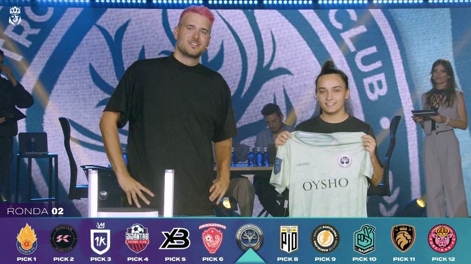 MauriCondePhoto's tweet photo. Grande @AnaaMayoraal. Vaya jugadoraza se ha llevado @LosTroncosFC_ para la @QueensLeague.

Muchas suerte campeona. https://t.co/8E15ZSOh7a