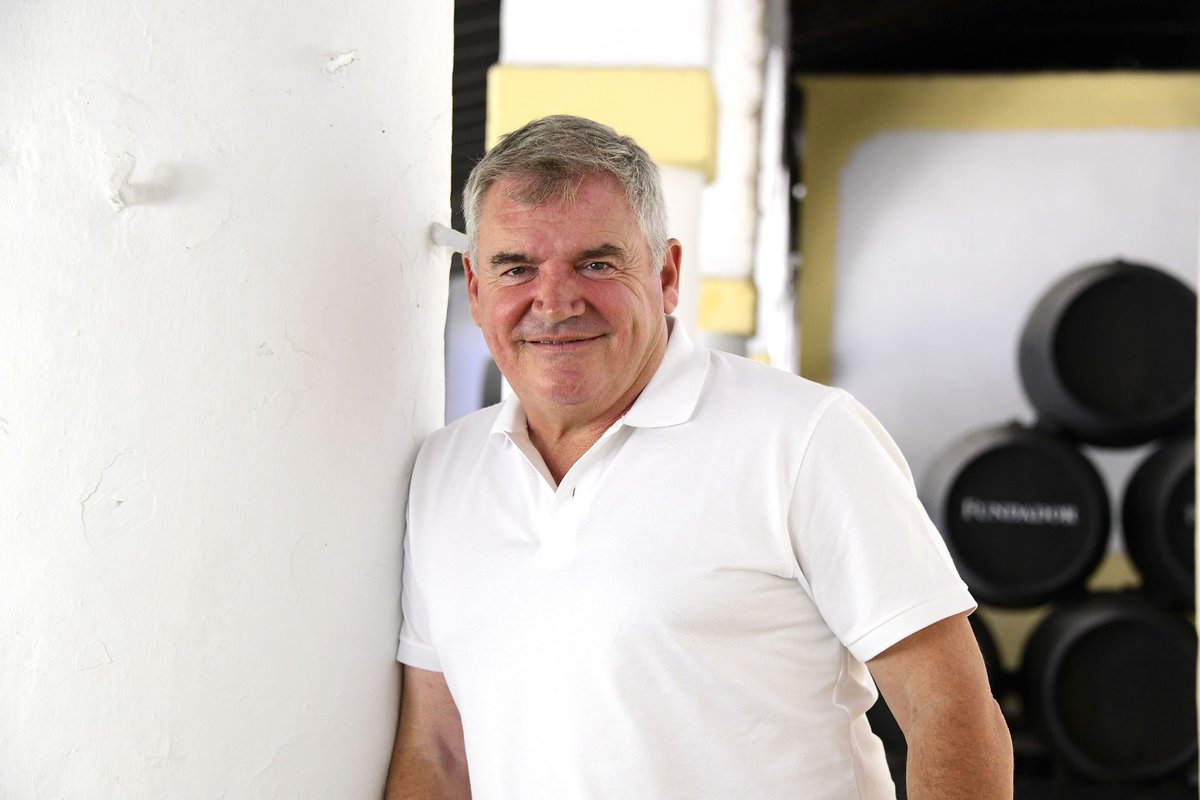 elpelotazocsr's tweet photo. 🚨 ¡Esta noche nos acompaña en @elpelotazocsr el presidente del @Cadiz_CF, Manuel Vizcaíno!

🗣️ ¡Participa en el programa con tu pregunta al presidente y nosotros se la trasladaremos en directo utilizando el hashtag #PelotazoVizcaíno!

📻 ¡Desde las 22.00 h. en @CanalSurRadio! https://t.co/QcVp8EwPGV