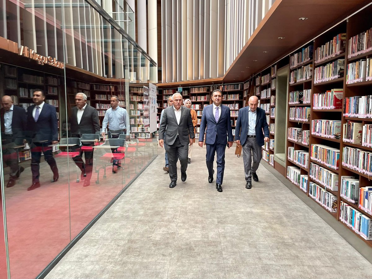 Öğrencilerimizin yoğun ilgi gösterdiği Fatih Merkez Kütüphanemizi Fatih Belediye Başkanımız <a href="/MErgun_Turan/">M. Ergün TURAN</a> ile ziyaret ettik.

Öğrencilerimizin 7/24  hizmetinde olan kütüphanemiz için <a href="/FatihBelediye/">Fatih Belediyesi</a> mize teşekkür ediyorum.