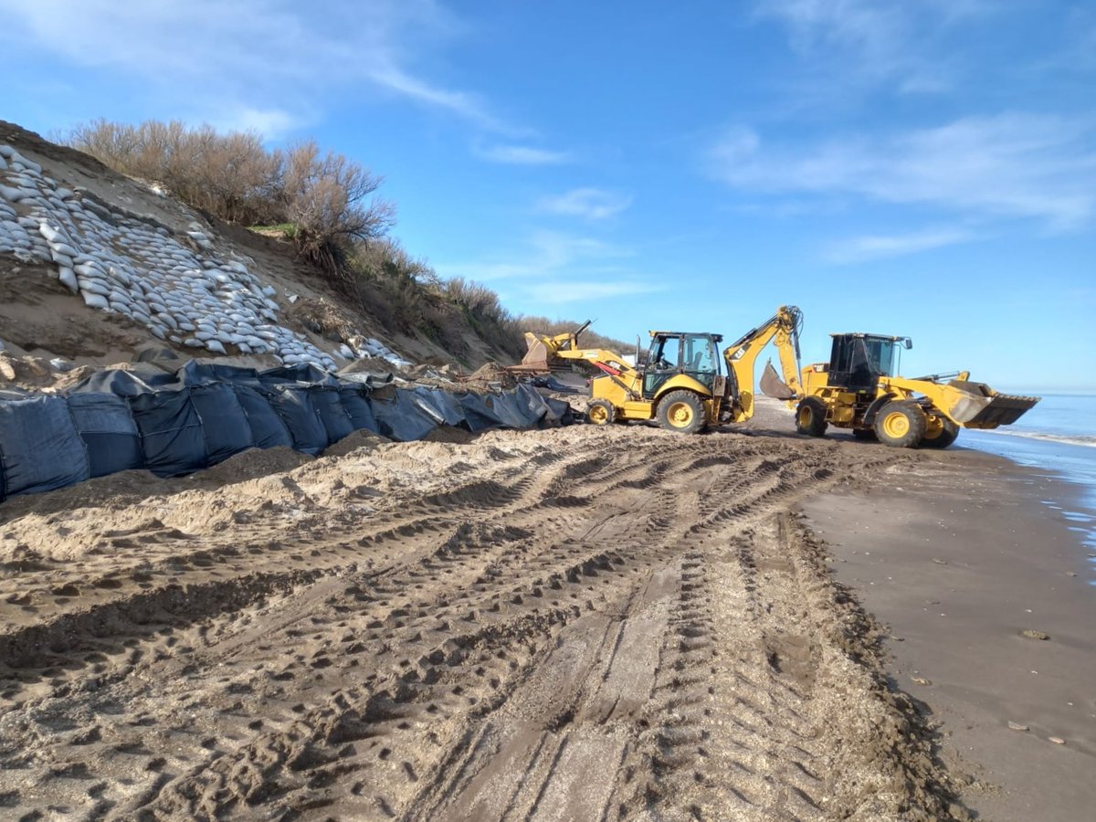 CrosalesPRO's tweet photo. Finalizan los trabajos de refuerzo de la protección del frente en el sector de La Barraca de Pehuen Co
Esta semana concluirá una nueva etapa de trabajo de mantenimiento y refuerzo de la protección del frente costero en Pehuen Co en ese sector.
https://t.co/PguNTzmyV9 https://t.co/TKJP4xj31x