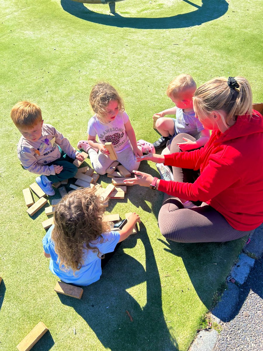 ☀️ Our Calton Streetplay adventure is back in full swing! 

🌈 We soaked up the sunshine and crafted vibrant leaf kebabs using nature's own colours! 

🌿✨ But that's not all – we used sticks to create beautiful displays to brighten up our beloved park! 

#PEEKPlay