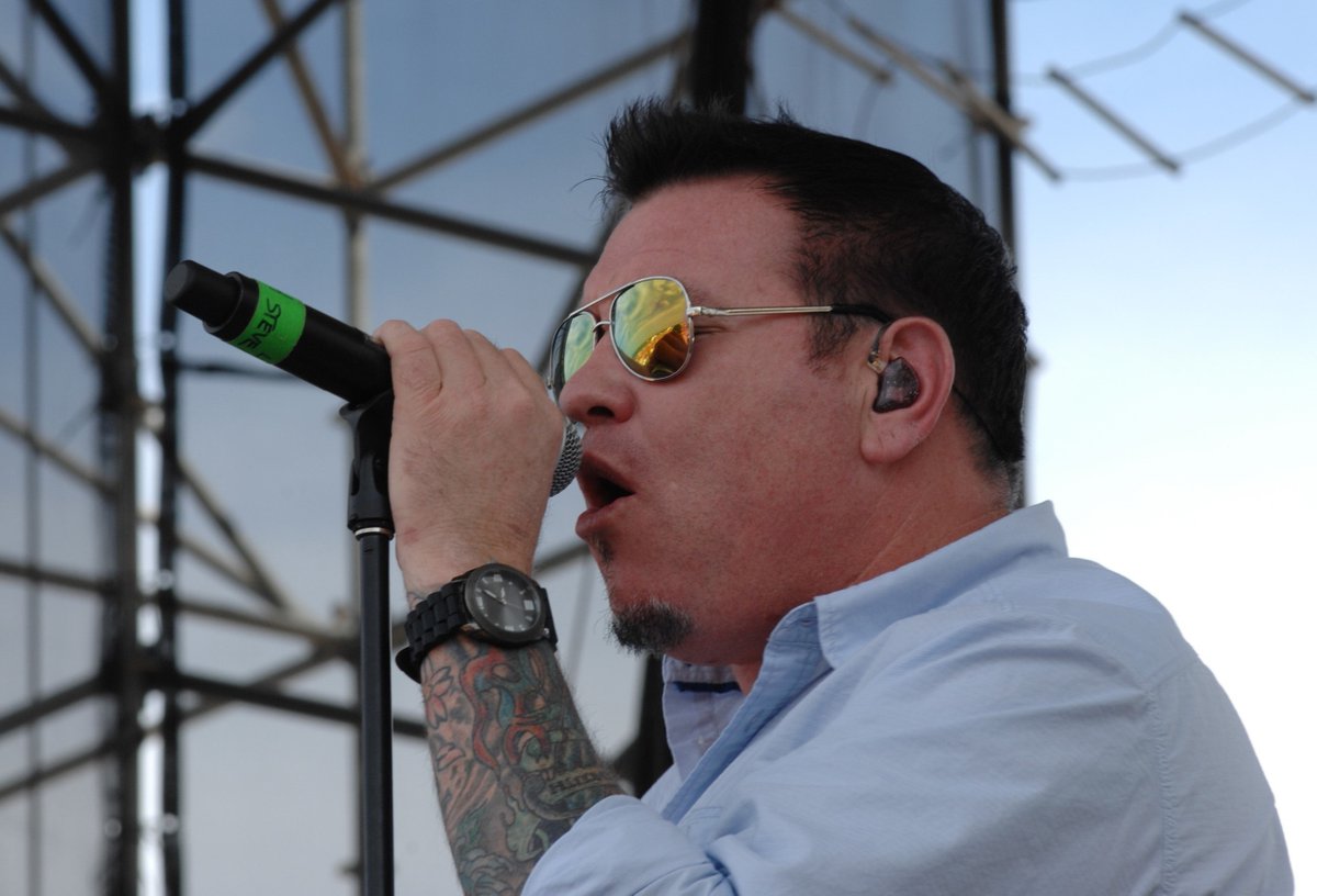 3CatInfo's tweet photo. Mor als 56 anys Steve Harwell, veu de Smash Mouth, populars per les cançons de "Shrek"
https://t.co/dtHYAYHrFo https://t.co/vJXyDCUG5T