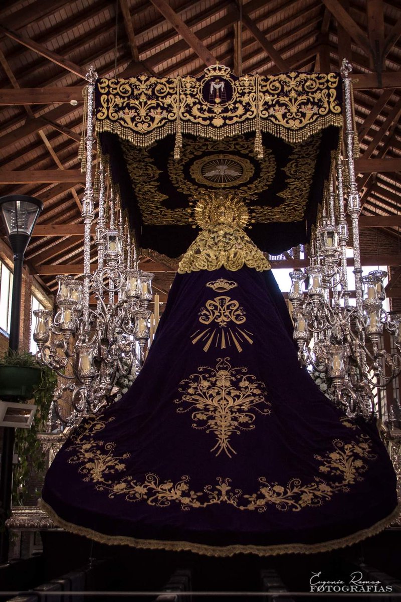 CofradeVeleno's tweet photo. Este sábado sale en procesión extraordinaria María Santísima de la Caridad (Vélez Málaga) en su trono procesional de cada viernes santo. Acompañará musicalmente @Banda_Trinidad . Cita ineludible en el calendario cofrade. #CofradíasMLG 
📷 Eugenia Ramos. https://t.co/dzjB18dxir