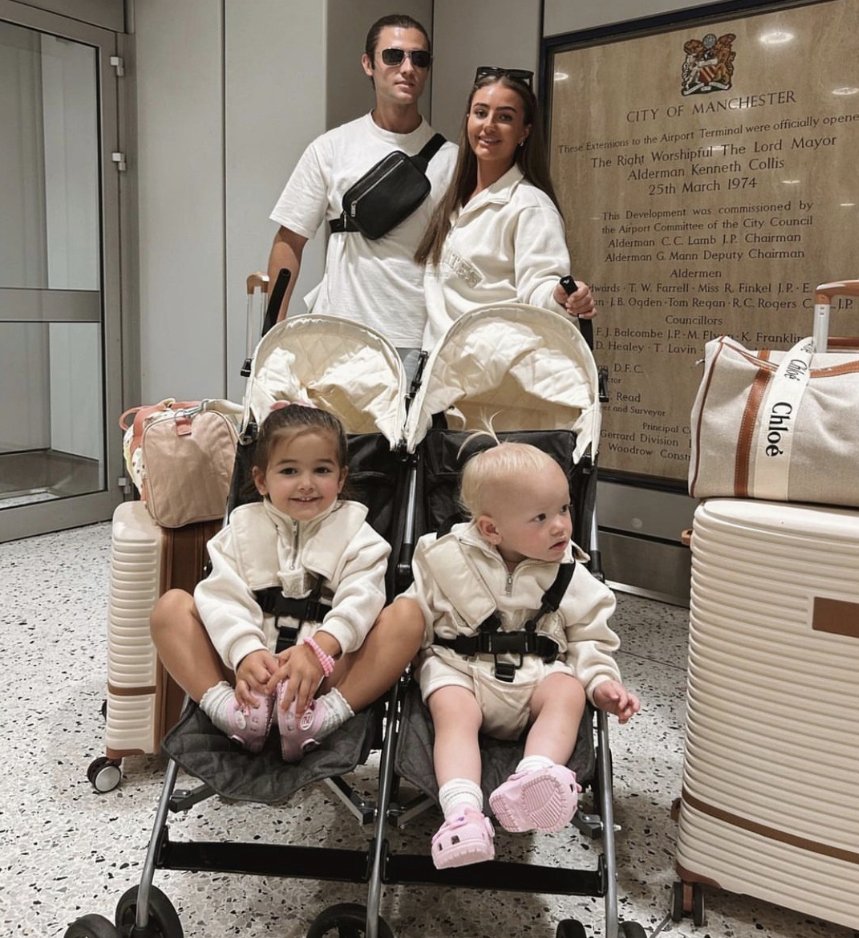 Family adventures await ✈️☀️ What a gorgeous snap of this beautiful family with their stunning MB11 Cream Melange Double Stroller!🤩

Shop Now🛍️ : mybabiie.com/collections/do…

#mybabiie #mumlife #parenting #mb11 #holiday #family #summer #airport #doublestroller #siblings