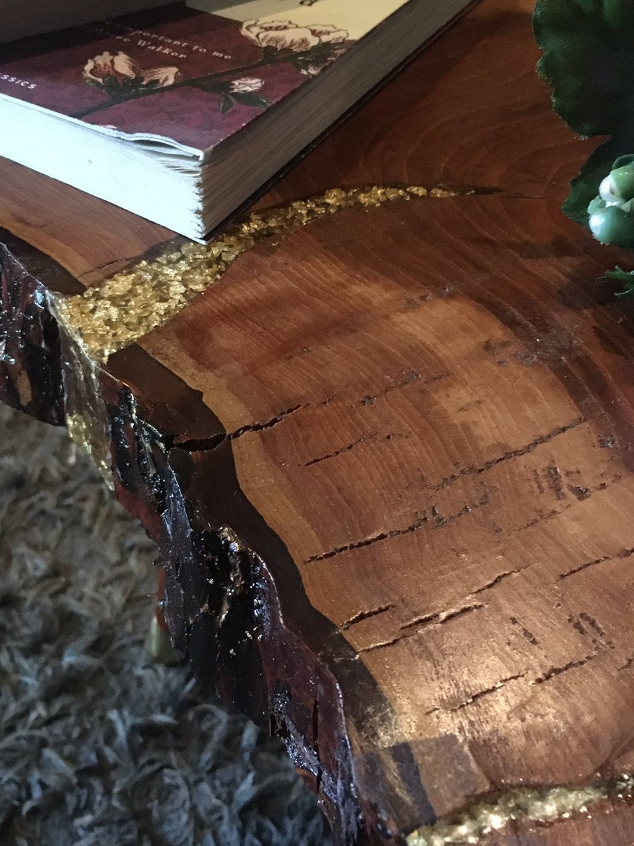 CodiakCreations's tweet image. Some more photos of my newest table. Made from a cross section of a fallen Pecan Tree. Available now! 🌟🌳#PecanWood #NewTable #Gold #Woodworking 

codiakwoodworking.etsy.com/listing/153927…