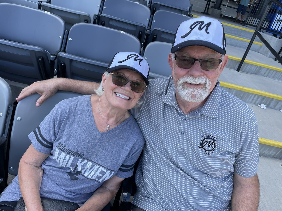 sweetnothing76's tweet photo. @MKEMilkmen @shoptjc 
Paul and Darlene at the Milkmen game! https://t.co/wrbEsaSMYH