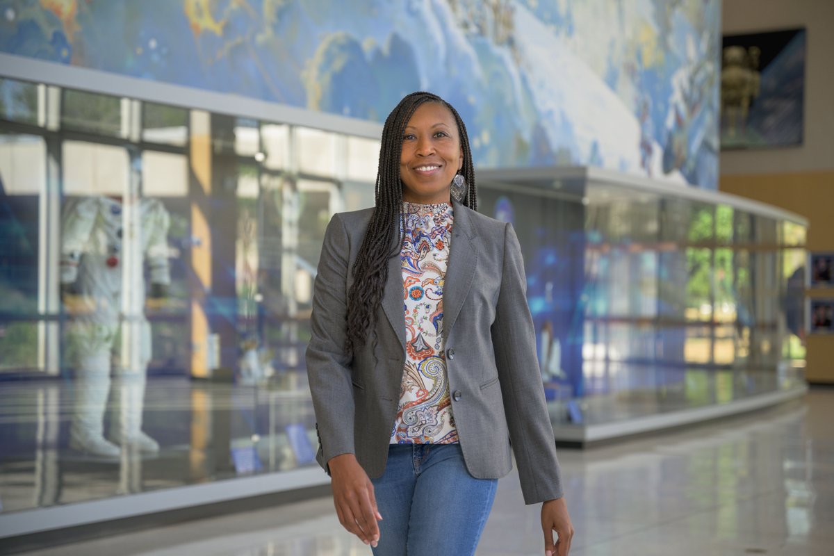 Taking a moment this #LaborDay to show appreciation for the out-of-this-world efforts of all those who work tirelessly to reach the stars and beyond. Trinesha Dixon is a @NASASTEM program analyst at @NASA_Johnson, where she works to empower interns and colleagues to learn and…
