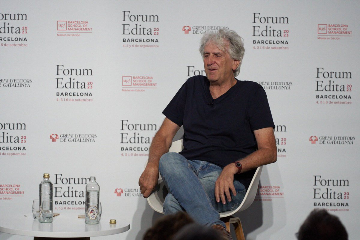 ForumEdita's tweet photo. 🗣️ Conversa inaugural, “L’evolució del coneixement: dels orígens humans a la Intel·ligència Artificial”, amb @JuanLuisArsuaga, paleontòleg i codirector de l’equip d’investigació d’Atapuerca i @svilasanjuan, codirector del @ForumEdita #ForumEdita23 https://t.co/NoXGj6sThb