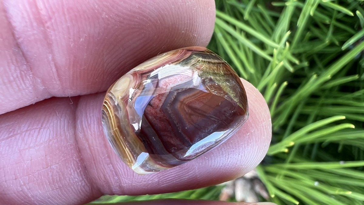 MetaMoosehead's tweet photo. A little lace agate pillow pendant. It is hard to capture in a photo - it is small and the light outside is harsh. My daughter says it looks like an optical illusion. https://t.co/X7IrSjSvZd