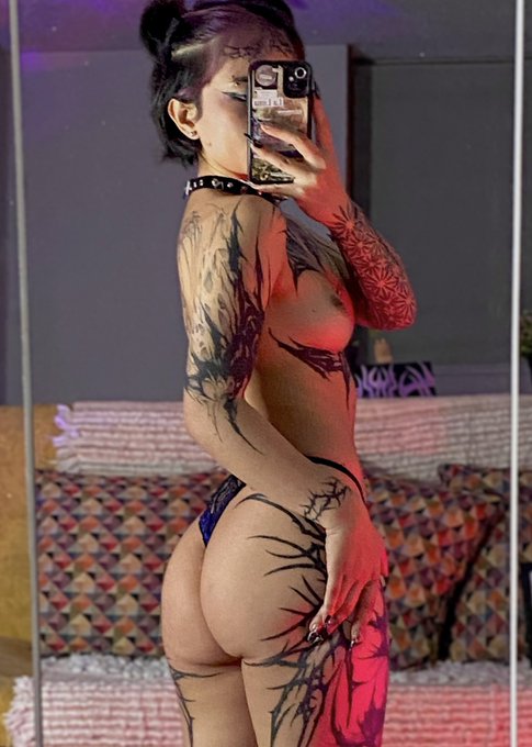 front or back 🕷️ https://t.co/oKbFpnqV12