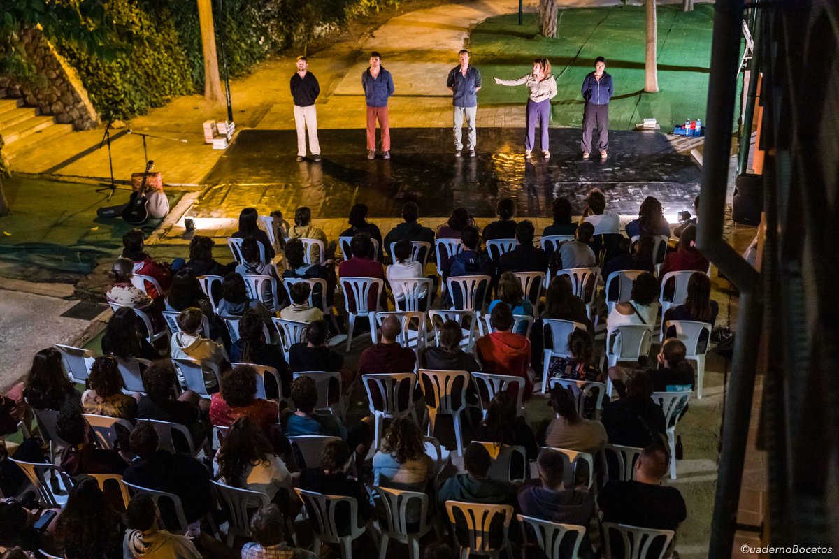 Imatges de la II Escola d'Estiu la Fènix! Debats, taules de formació, tallers, trobades, acompanyades de la millor predisposició del qui acudeix amb voluntat de crèixer social i políticament.
