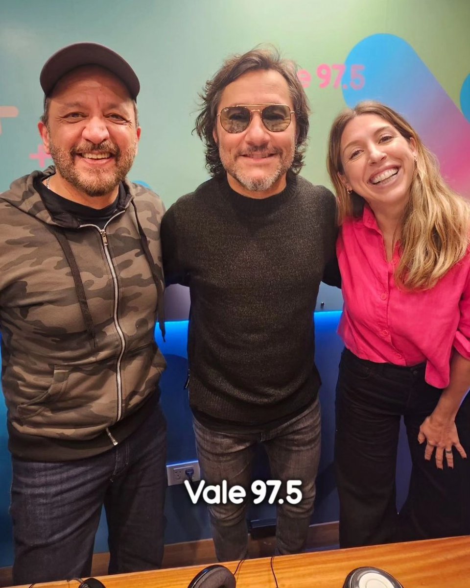 Vale975's tweet photo. Gracias @diegotorres por visitar #DíasYFlores con @florbertottiok & @marcedalessio, presentarnos #MejorQueAyer y recordar tantas anécdotas.
Recordá que podes revivir la entrevista completa en nuestro canal de Youtube
✨#SomosVale - Lo hacemos posible ⚡️ https://t.co/m7EHnPE7wy