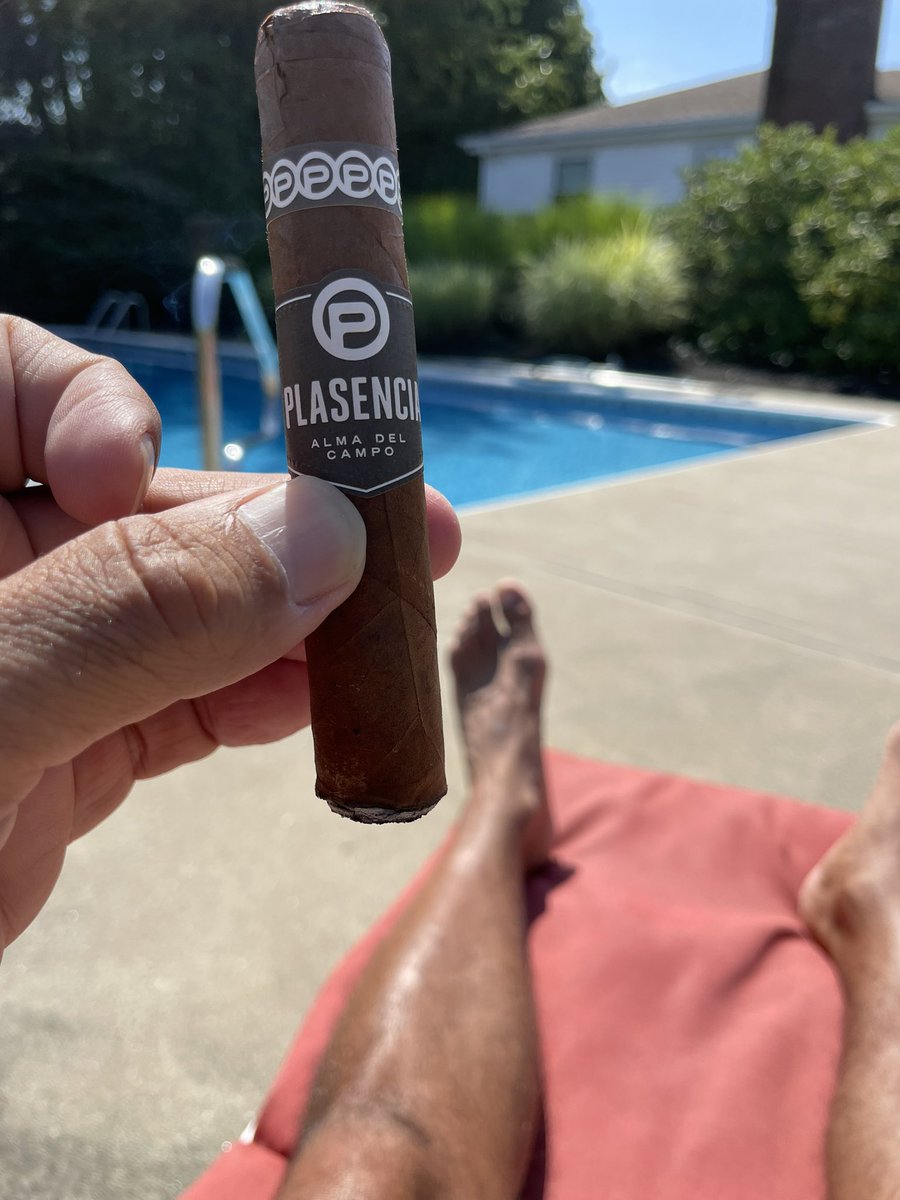 First time with one of these. #CigarLife #PoolDay