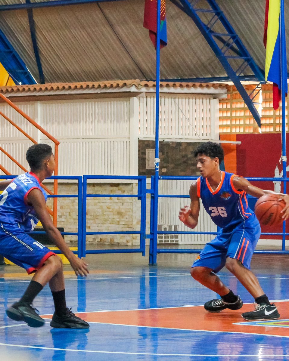 ABCbaloncesto's tweet photo. ¡Juntos somos más! 🙌

📸 @agustindavidhb / Dirección de comunicaciones ABC

@admelendezz 
@HanthonyCoelloB 
@silvanalandolfi 
@Segurahector3
@FVBbasketball 
@fiba_es
@fundadeporte
@jhonnydelcorral
@TeranProspero
@3X3ABCARABOBO
@prosportsvzla 

#FVB #ABC #CaraboboEsBaloncesto https://t.co/PaYpu1GhJN