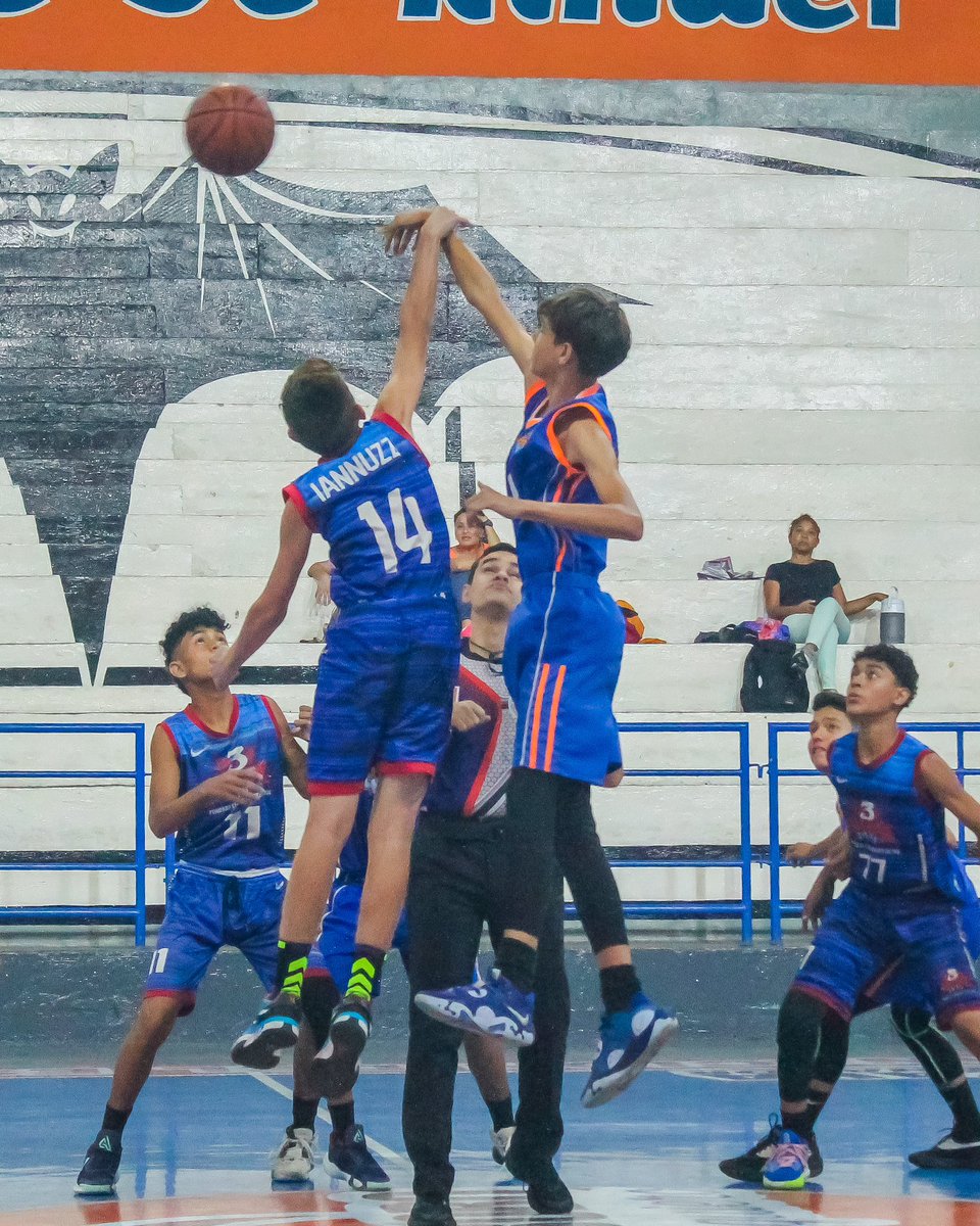 ABCbaloncesto's tweet photo. ¡Juntos somos más! 🙌

📸 @agustindavidhb / Dirección de comunicaciones ABC

@admelendezz 
@HanthonyCoelloB 
@silvanalandolfi 
@Segurahector3
@FVBbasketball 
@fiba_es
@fundadeporte
@jhonnydelcorral
@TeranProspero
@3X3ABCARABOBO
@prosportsvzla 

#FVB #ABC #CaraboboEsBaloncesto https://t.co/PaYpu1GhJN