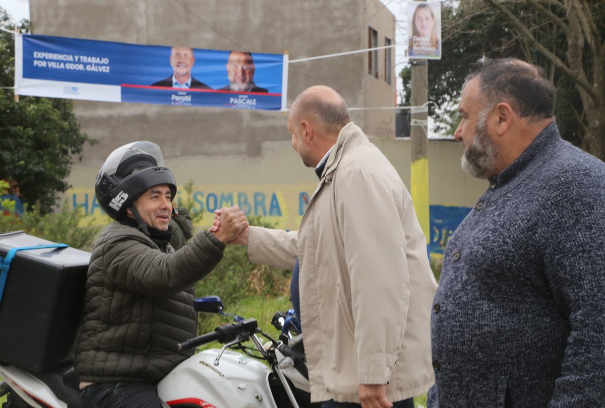omarperotti's tweet photo. En Villa Gobernador Gálvez, recorrimos la remodelación integral de la Avenida del Libertador. Una obra magnitud que se reconvirtió para abarcar cuestiones que no estaban contempladas, cómo los desagües, que ayudarán a estructurar mejor la ciudad, y aportarán mucho para su crecimiento.