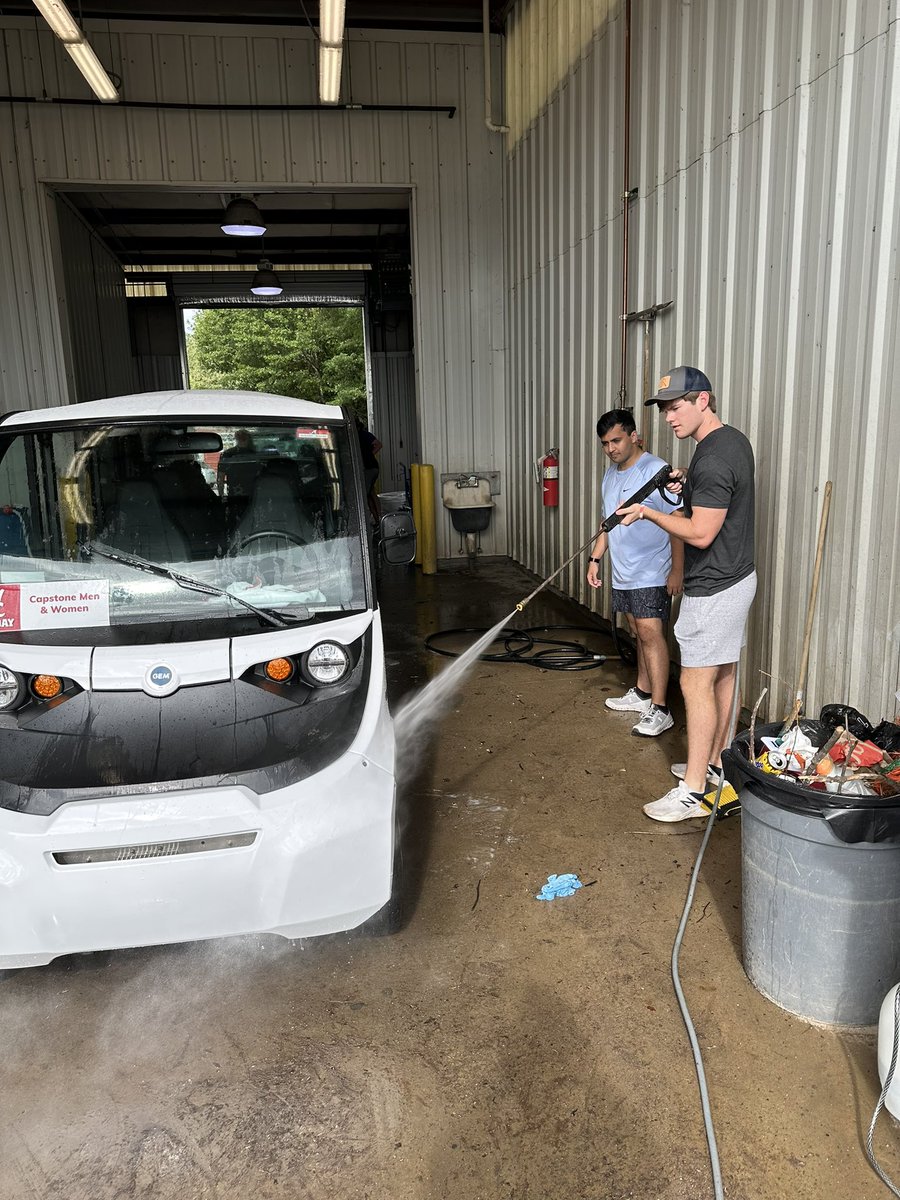 UA_CMW's tweet photo. Happy Labor Day! We hope you are enjoying a weekend refresh before another busy week before an exciting game on Saturday.🏈

Big thanks to our Capstone Men for getting our carts washed and ready for our tour guests!🧽🫧 https://t.co/Kw1UdwTwP4
