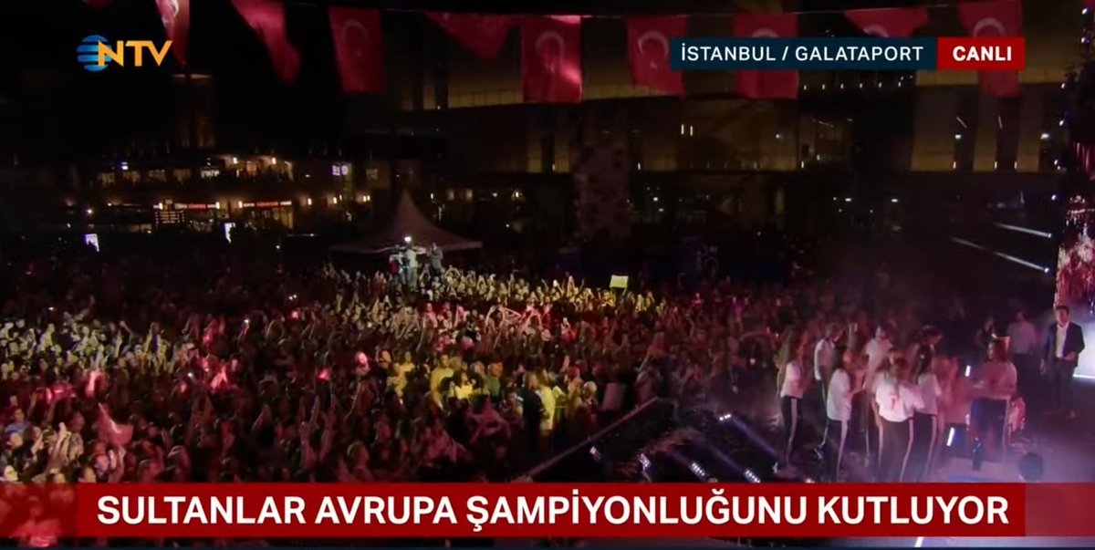 sunsettlove's tweet image. Yemin ederim yok böyle bir gurur ya gözlerim dolu dolu izledim 
Ne mutlu Türküm diyene 🇹🇷👏🏻

#FileninSultanları