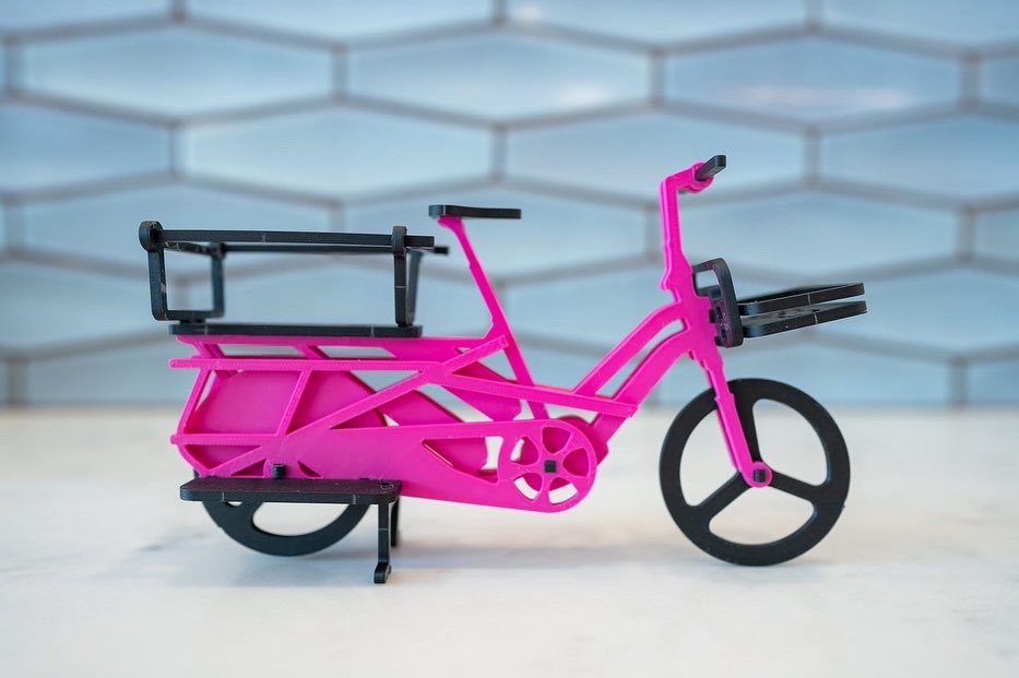 maxelman's tweet image. Fun project! I 3D printed little @ternbicycles GSDs in matching colors based on the official wooden model. More info at the link below. If you’re in San Francisco find us in GGP! 

maxelman.com/tern-gsd/