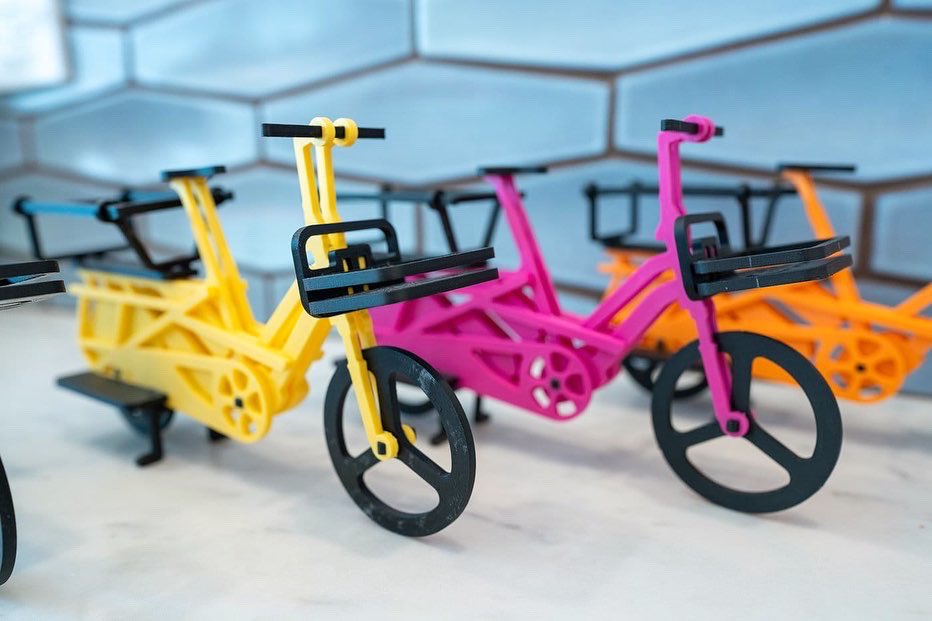 maxelman's tweet image. Fun project! I 3D printed little @ternbicycles GSDs in matching colors based on the official wooden model. More info at the link below. If you’re in San Francisco find us in GGP! 

maxelman.com/tern-gsd/