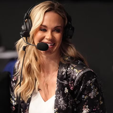 mma_orbit's tweet photo. 🚨| Laura Sanko will make her PPV debut in the commentary booth this Saturday at #UFC293 alongside Daniel Cormier and Jon Anik.

[per @MikeBohn]

Congratulations, @laura_sanko 👏

#UFC293 #UFC #MMA https://t.co/4HiyFu6JLM