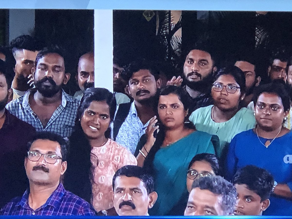 കമ്മ്യൂണിസ്റ്റ് സ്ത്രീകളുടെ(😂) മുഖത്തുള്ള പുച്ഛം കണ്ടാൽ പുതുപ്പള്ളി ഒഴികെ ഉള്ള കേരളം പിണറായി ഡച്ച് മോഡൽ ആക്കി എന്നാ തോന്നുന്നേ. വിഷ്ണുനാഥ് 👏🏾.