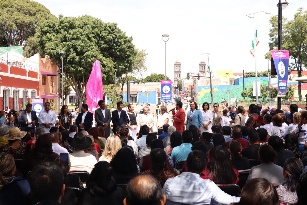 AnaMaJimenezO's tweet photo. Con la inauguración del #ParqueDelMigrante, reconocemos a quienes, sin importar las distancias, llevan a México en su corazón. Aunque crucen fronteras, su esencia y raíces siempre serán mexicanas. ���🇲🇽❤️ 

El presidente @eduardorivera01 inauguró este espacio en homenaje a tantos paisanos poblanos que se encuentran fuera de su tierra #OrgulloPoblano.
