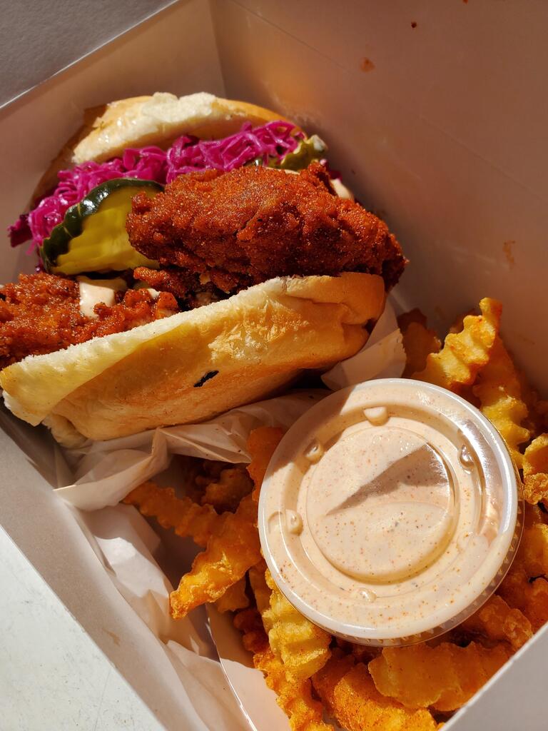 [I ate] Nashville Hot Chicken Sandwich
homecookingvsfastfood.com
#homecooking #food #recipes #foodpic #foodie #foodlover #cooking #hungry #goodfood #homecookingvsfastfood