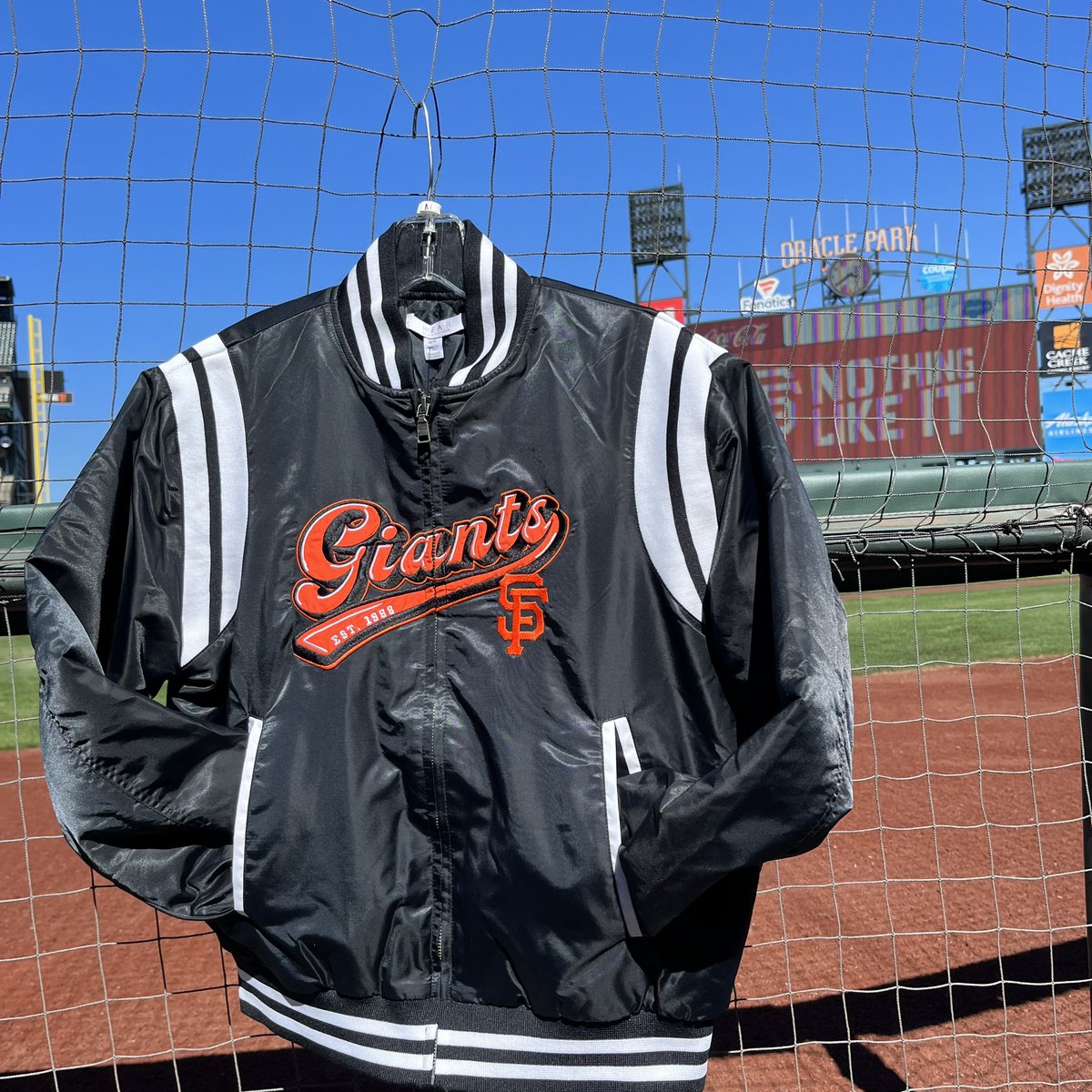 Giants Dugout Store tweet media