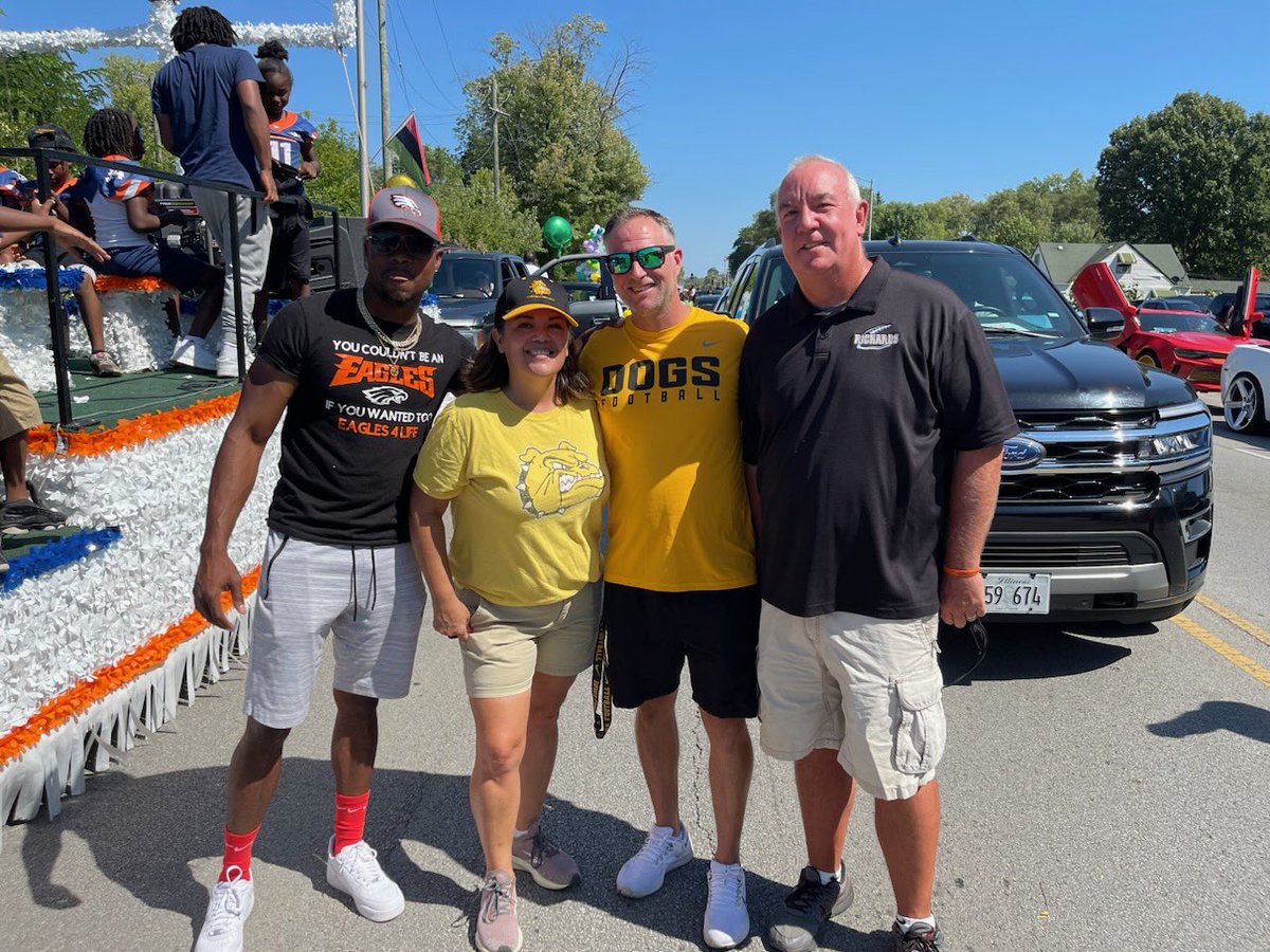 HLR_FOOTBALL's tweet photo. Great photo from yesterday’s annual parade in Robbins of Richards Football Coaches Tony Sheehan, Jeff Kortz, &amp; Justin Harris with District 218 Board of Education member and Bulldog Booster Nora Hart Hunt. #BULLDOGTOUGH #FAMILY 🐶🏈🐾 https://t.co/5bTROj1YBf