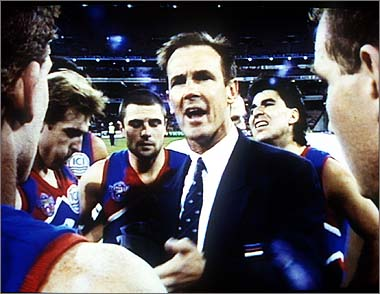 leachitup's tweet photo. Alan Joyce to depart as Qantas CEO to be replaced by Terry Wallace as of tomorrow #YearOfTheDogs https://t.co/5Y7z27EsnG