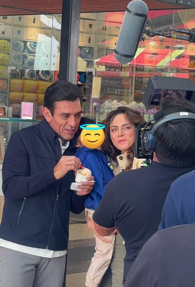 _friosa's tweet photo. @PalomaFerro_A e a Navarro também, ela tá super mucha e com o rosto todo diferente mas é isso envelhecer faz parte gente https://t.co/QSxd0rBLR1