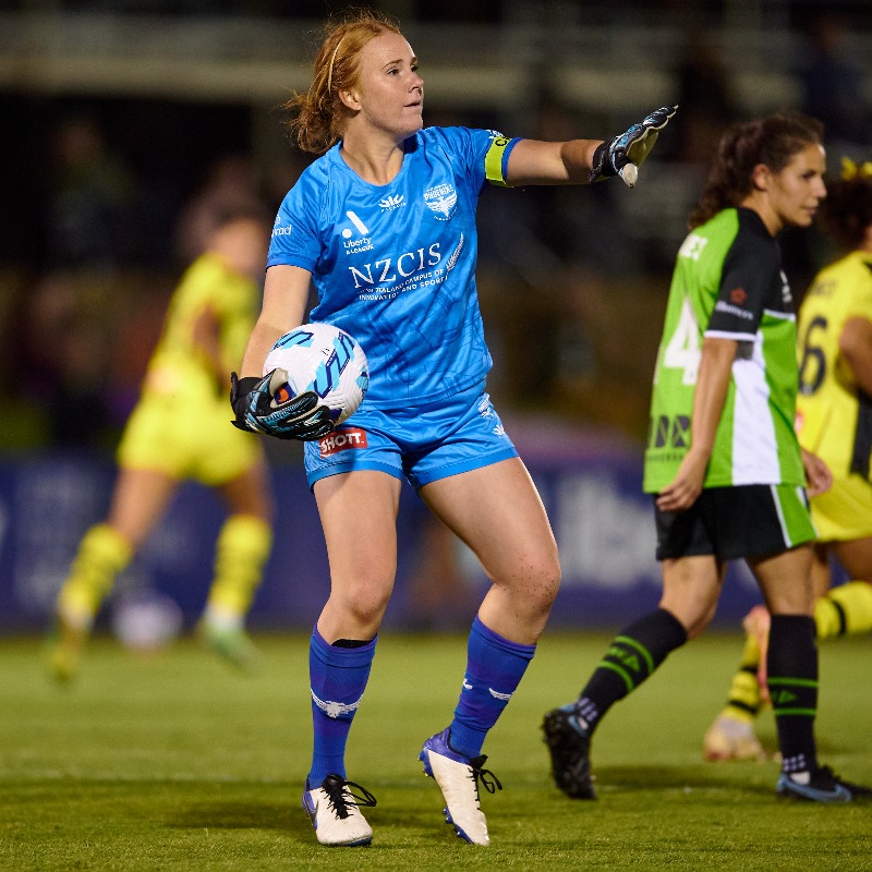 WgtnPhoenixFC's tweet photo. 🗞️ | News - Alfeld ruled out via injury 

Goalkeeper Lily Alfeld will not be able to play in the 2023/24 season as she requires surgery on her back 

Read more 👇
