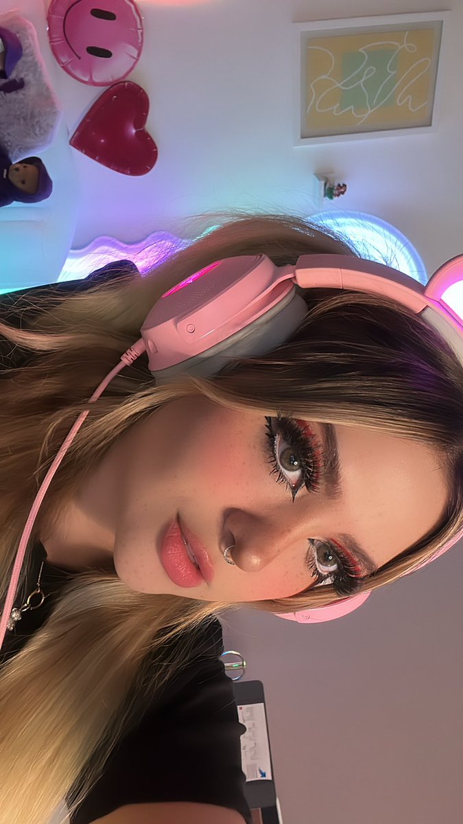 arigameplays's tweet photo. Vamos a darle a Los Sims uwu 
Vente ya ando en vivo 💘 https://t.co/4vuStnAmuB