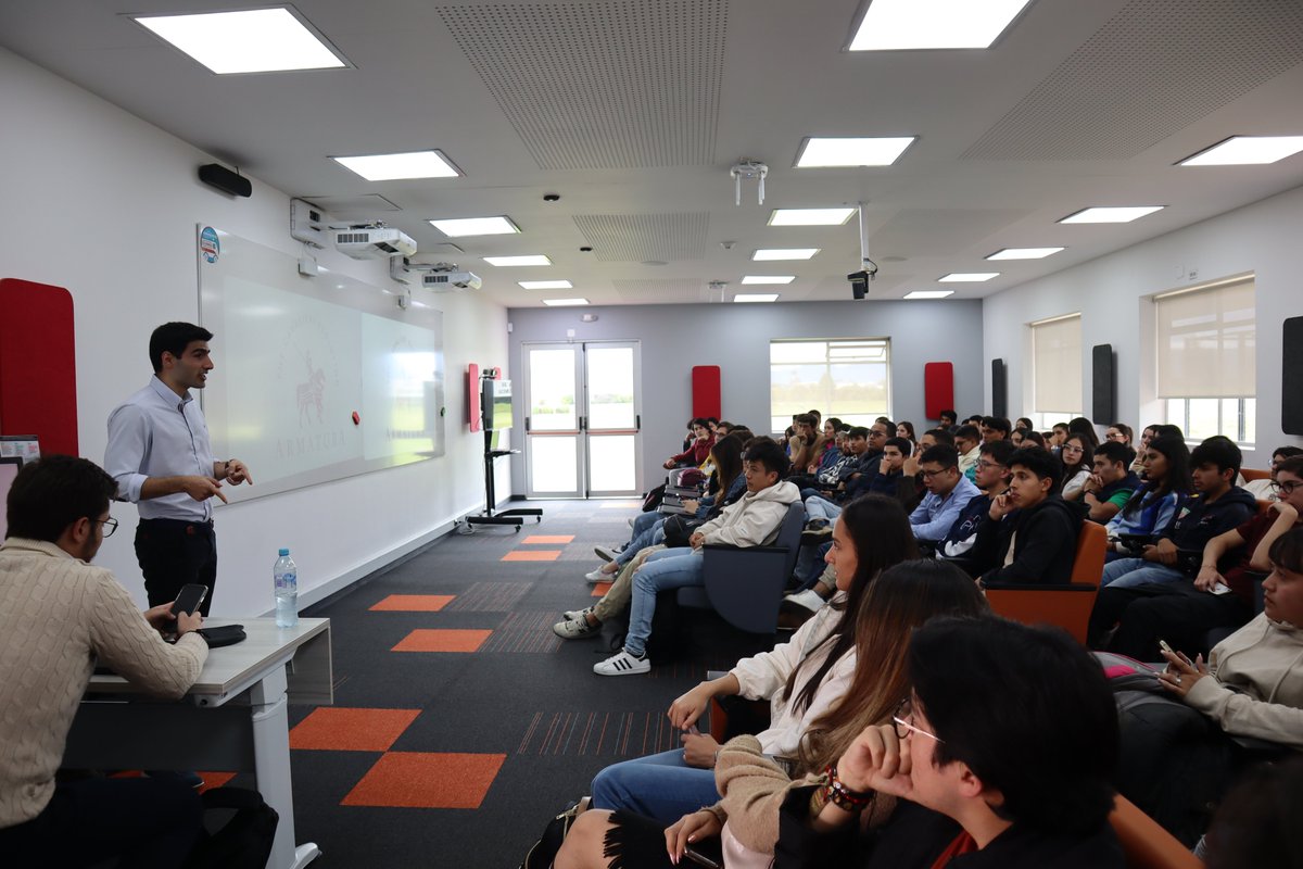 En el mundo empresarial, el propósito de vida se convierte en la brújula que guía nuestras decisiones y acciones.✨

Gran enseñanza de Pedro Michelsen, fundador &amp; CEO de <a href="/Armatura_co/">Armatura</a>, en una de nuestras #FranjasDeExperienciasProfesionales. ¡Gran invitado!👏