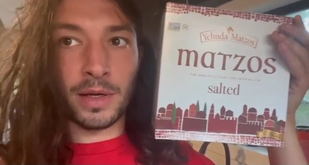 SlagCult's tweet photo. It makes me sick that Ezra had to turn off comments after 36 minutes. Thank you for sharing Ezra. #3rdofseptember #matzomadness #ezramiller https://t.co/jy1y01fWhf