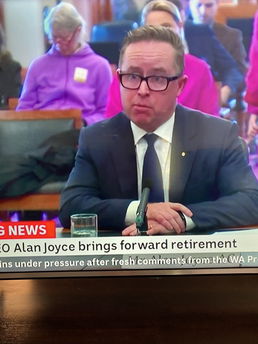 Alan Joyce, 
15 years in the job and you looked after yourself and you were the problem dude😡
As a qantas frequent flyer myself I say….
karma has finally came for you 
Times up, 👏👏👏
#AlanJoyce 
#Qantas