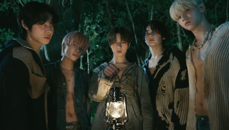 TxTeomma's tweet image. ___ is TXT #TOMORROW_X_TOGETHER ✨