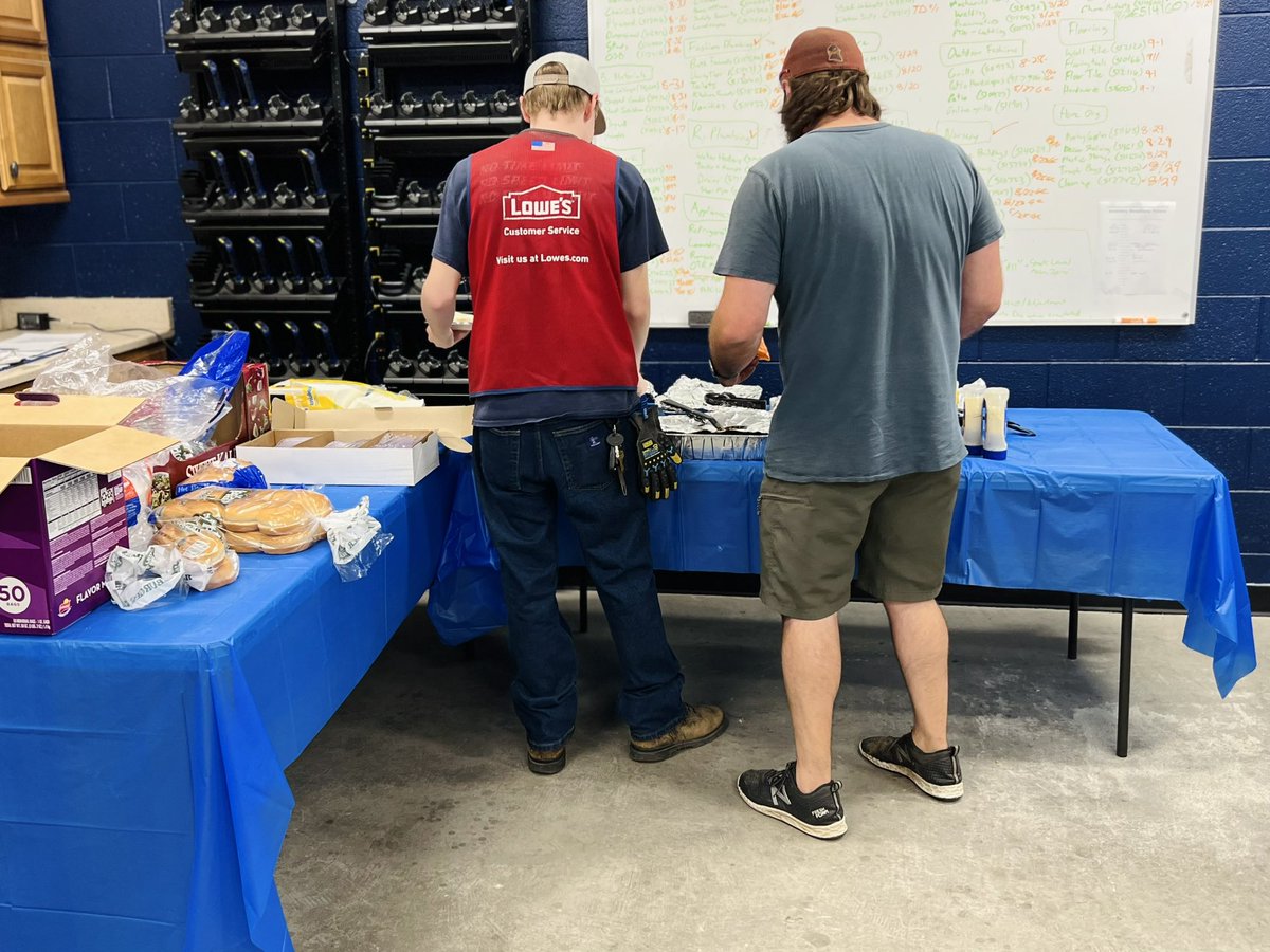 Danielatlowes's tweet photo. Labor Day cookout for our awesome associates at 447.  We appreciate all you do! 
@som2to @BlueBoxR1 @BenitoKomadina @BrianTickle447 @Evanatlowes @RosaDMSM810 @BrianTe58414379 https://t.co/SrkrsKOBKN