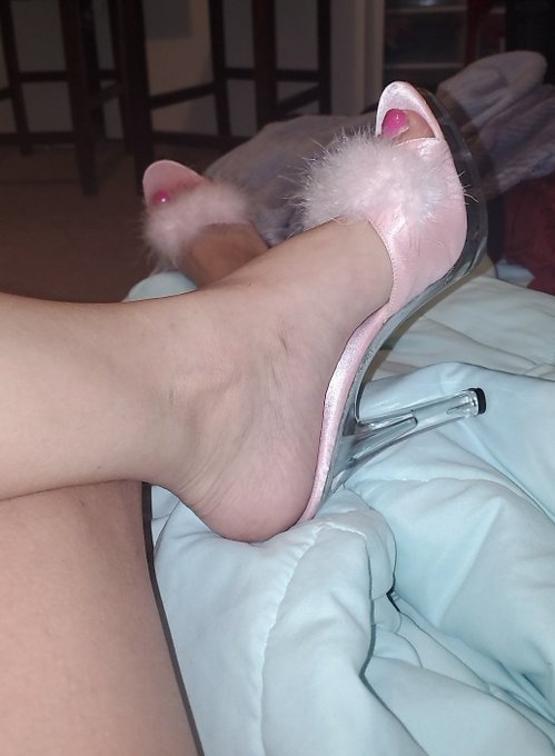 I love my new #highheels https://t.co/uOFcGHXMgr<a href="/tag/highheels"class="tags">#highheels</a>