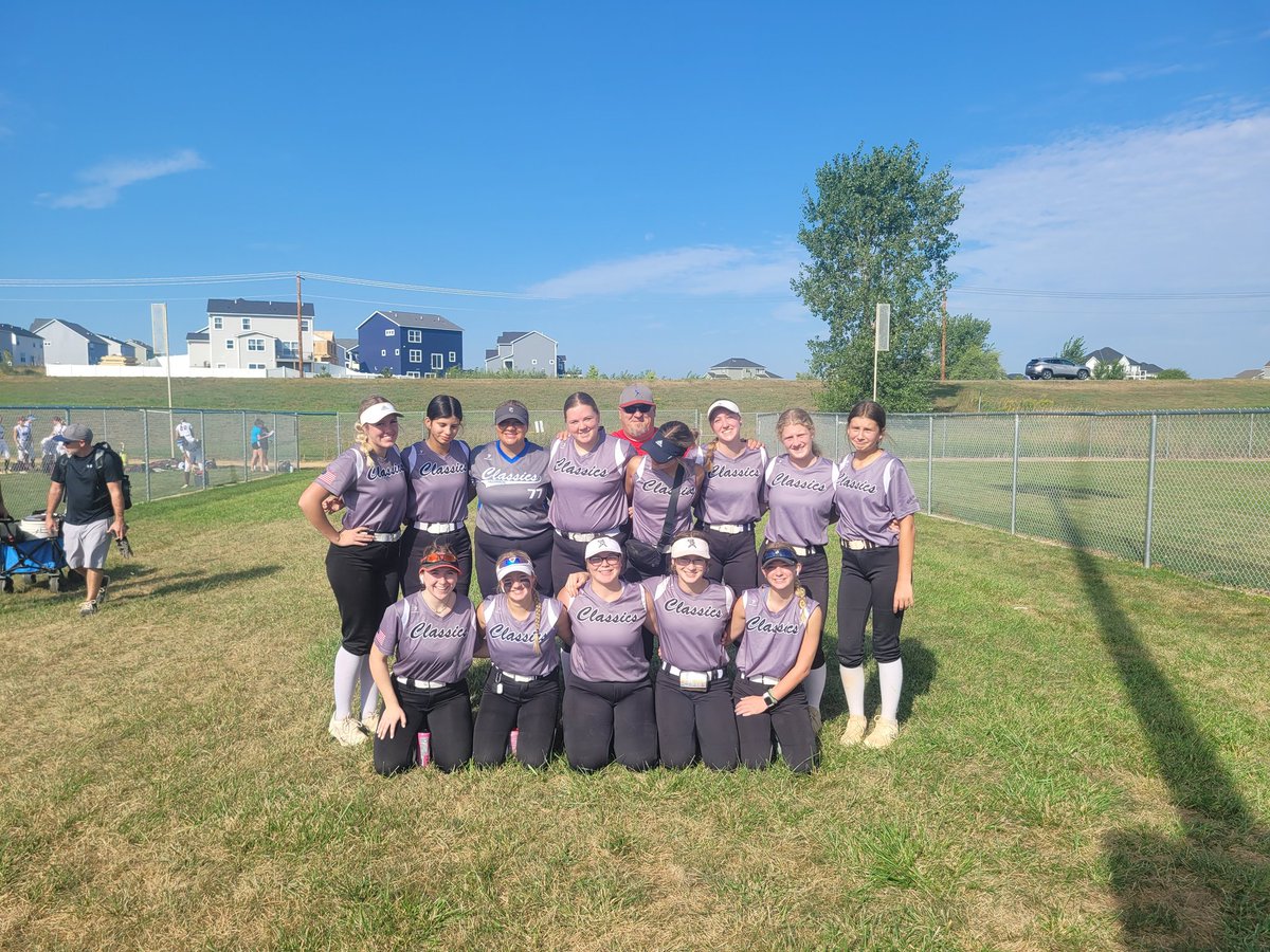 classicsfstptch's tweet photo. 1 tourney of Fall. We went  to S@C showcase in Mn.
We played well, and gained some valuable  insights.
#KsClassics
@decker_sports 
@RLSoftball_ https://t.co/d3vENL41XX